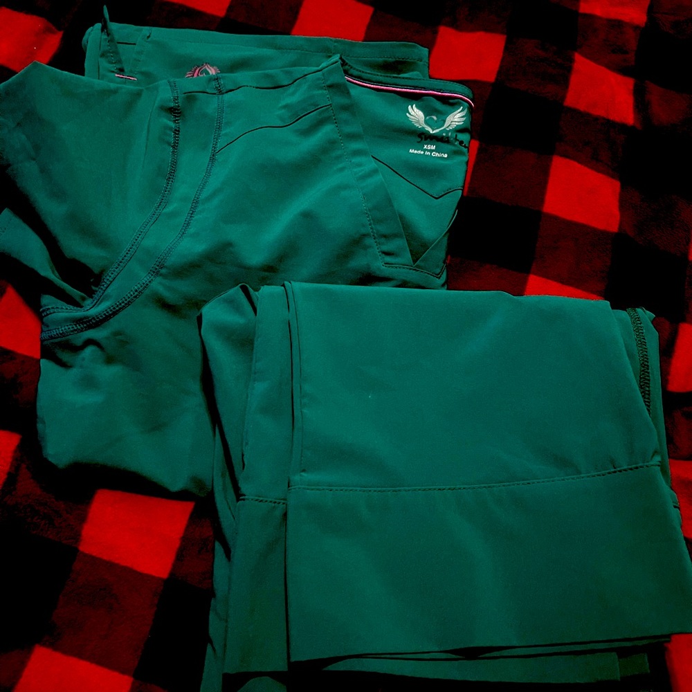 Smitten XS teal green scrub Set with pink accents womens